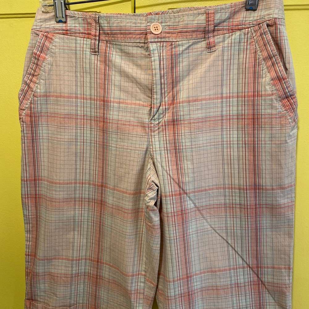 Pretty pale yellow and orange stripe.